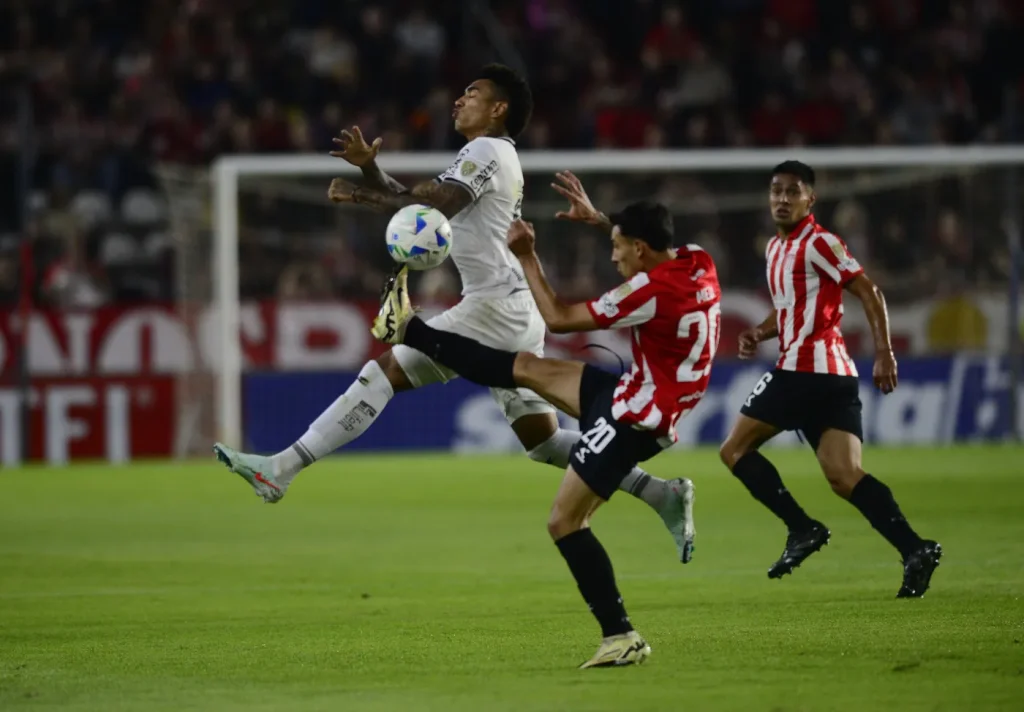 pelota libre estudiantes