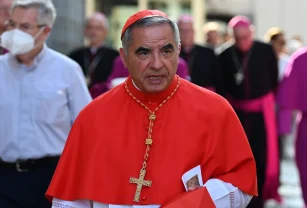 papa francisco cónclave cardenal becciu