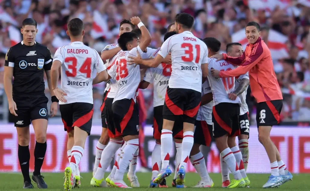 pelota libre river