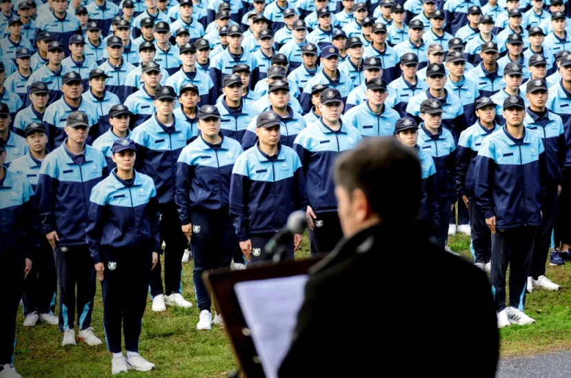 policías